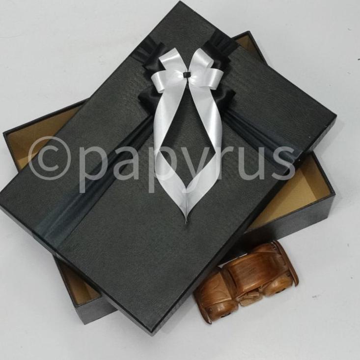 

Terlaris ! PAPYRUS 25x35 Tinggi 10cm Kotak Kado Gift Box Hadiah KOTA KADO ✔