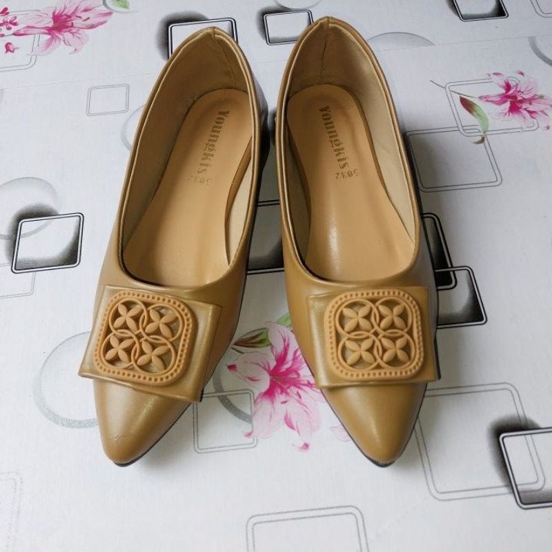 yungkiss,,sepansus flat terlariss,,bahanya tebal,anti licin,,ph 2cm,,