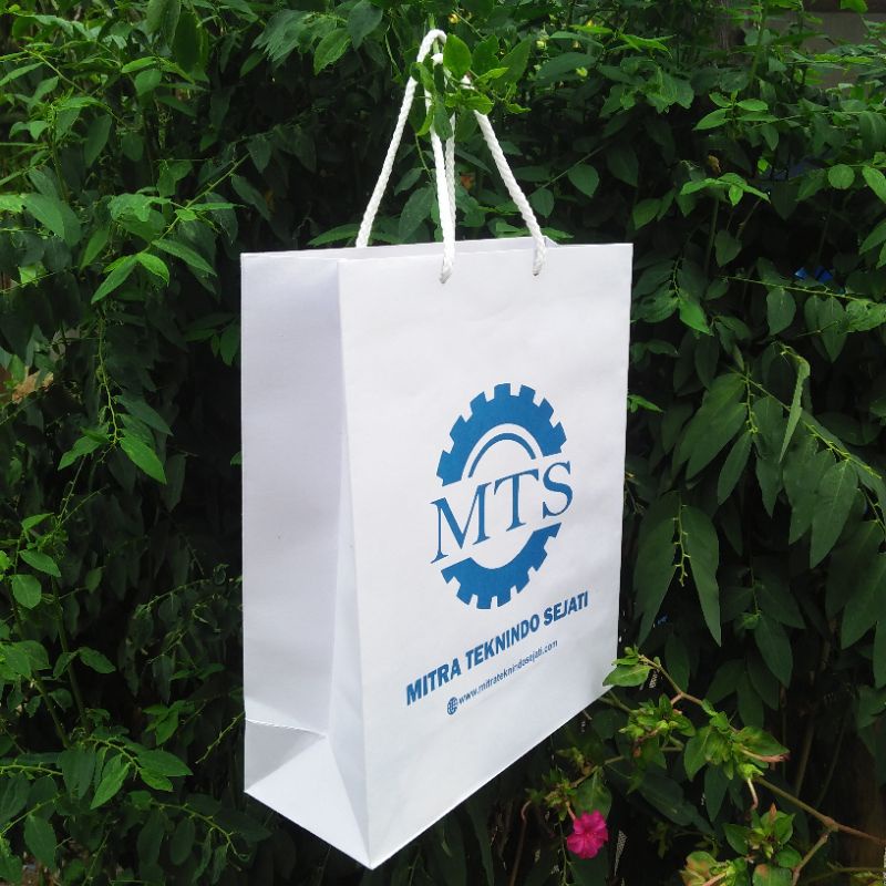 

PAPER BAG PUTIH SABLON UKURAN P.25 X L.10 X T. 30