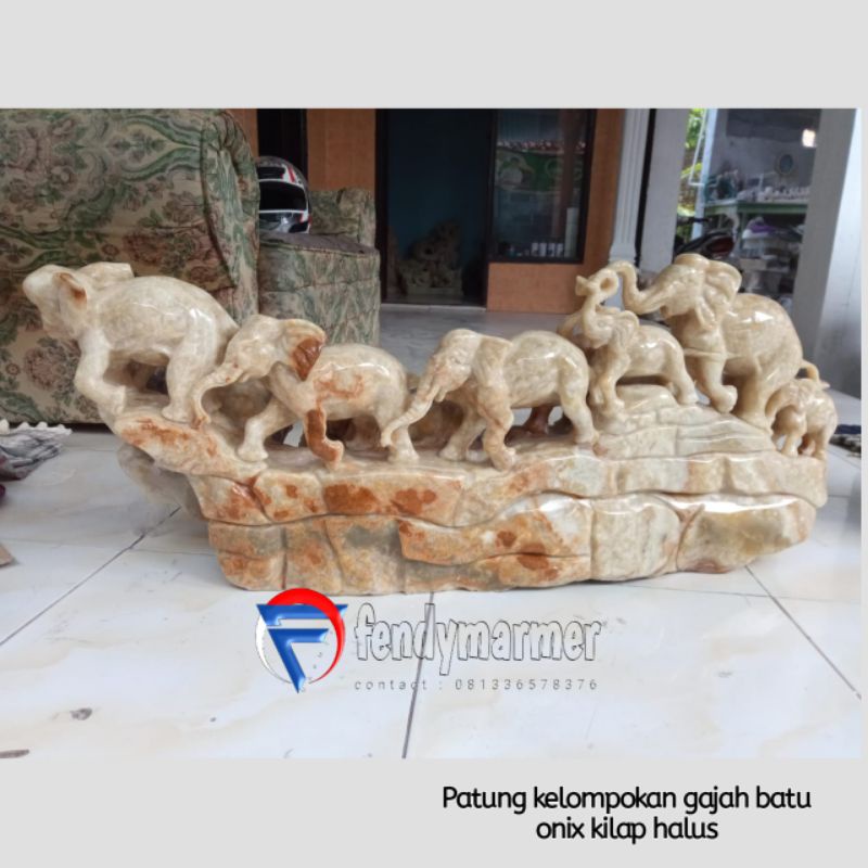 Patung kelompok gajah batu onix