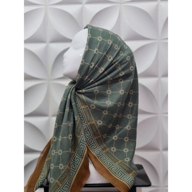 HIJAB SEGIEMPAT VOAL MOTIF HIJAU PASTEL
