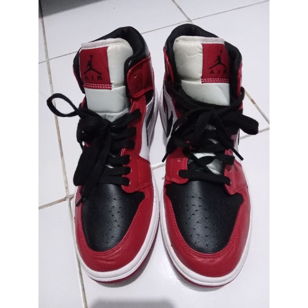 Sepatu Merk Nike Air Jordan  made in China ori ukuran 41 insole 26cm