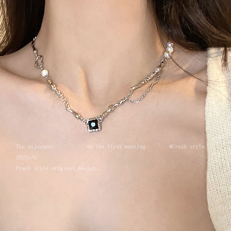 Kalung Choker Rantai Klavikula Hias Liontin Kristal Persegi Mutiara Warna Silver Gaya Korea Untuk Wanita