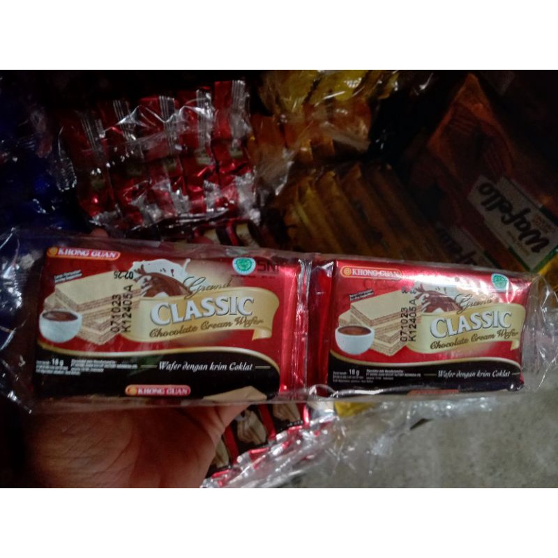 

Khong Guan Classic Wafer dengan Krim Cokelat 1 Pack 10 Pcs