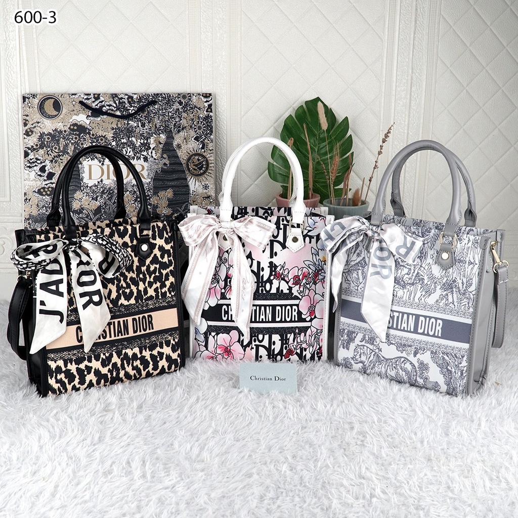 DR BOOK TOTE 600-3