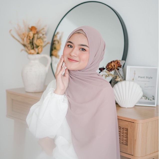 Pashmina Hijab premium Ceruty Babydoll polos warna latte