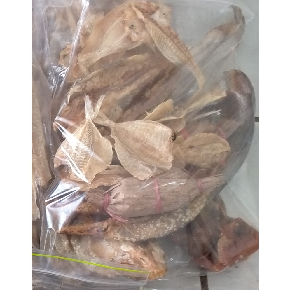 

Paket Ikan Asin Mix / Ikan Asin Jambrong / Putri Ayu / Ikan Lais