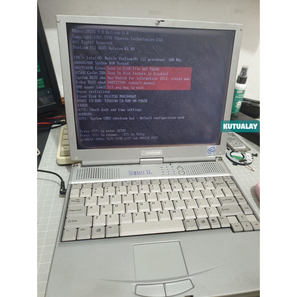 Laptop Jadul Twinhead Slimnote VXe500 Intel Pentium 3 Vintage ada Port Serial P88TF