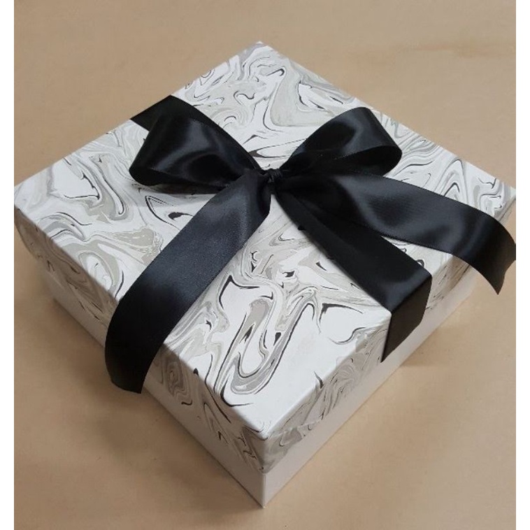 

MARBLE premium gift box.light white | shopee indonesia | 17 x 17 x 8 cm.