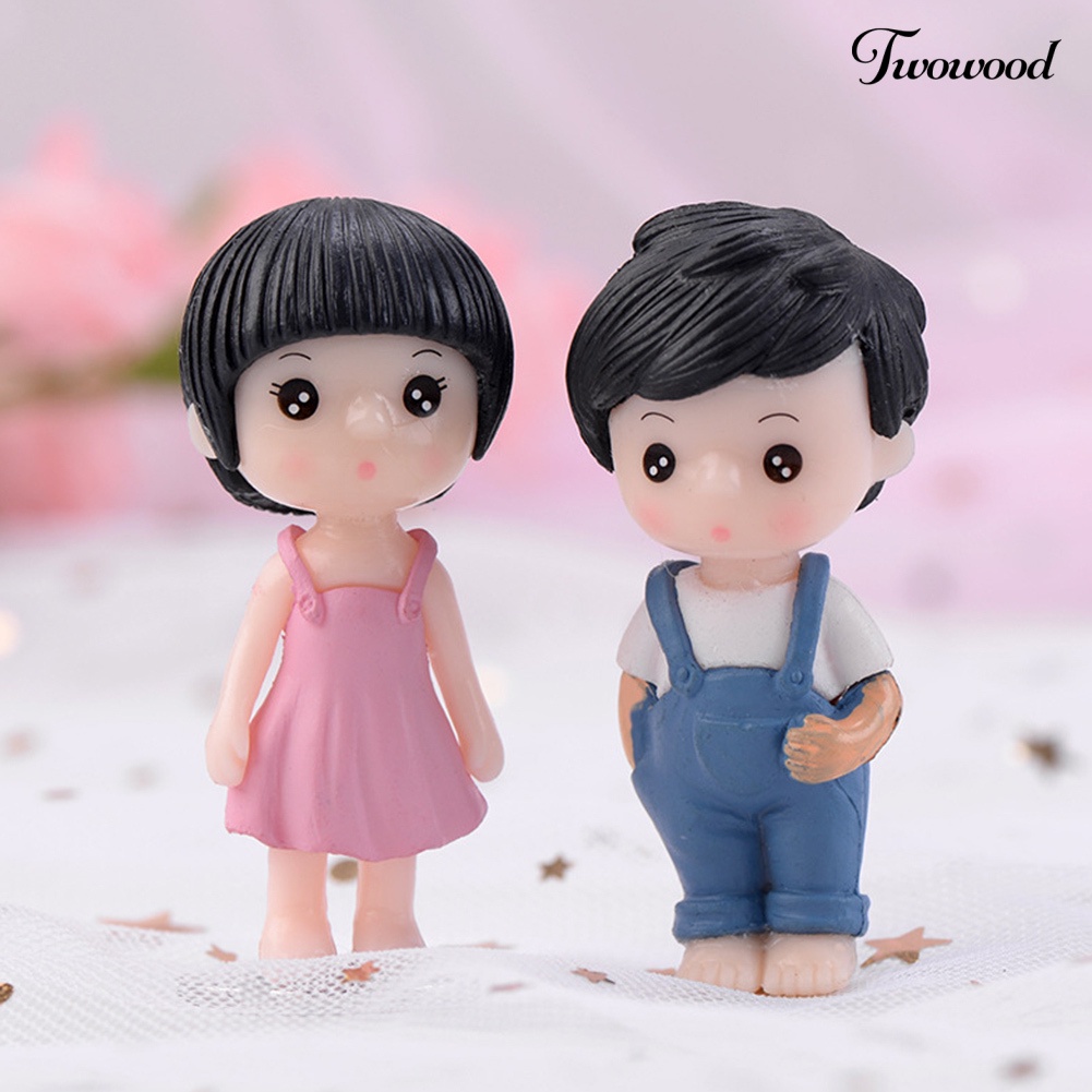 Twowood 2Pcs / Set Miniatur Pasangan Anak Laki-Laki / Perempuan Bahan Resin Untuk Aksesoris Lansekap DIY