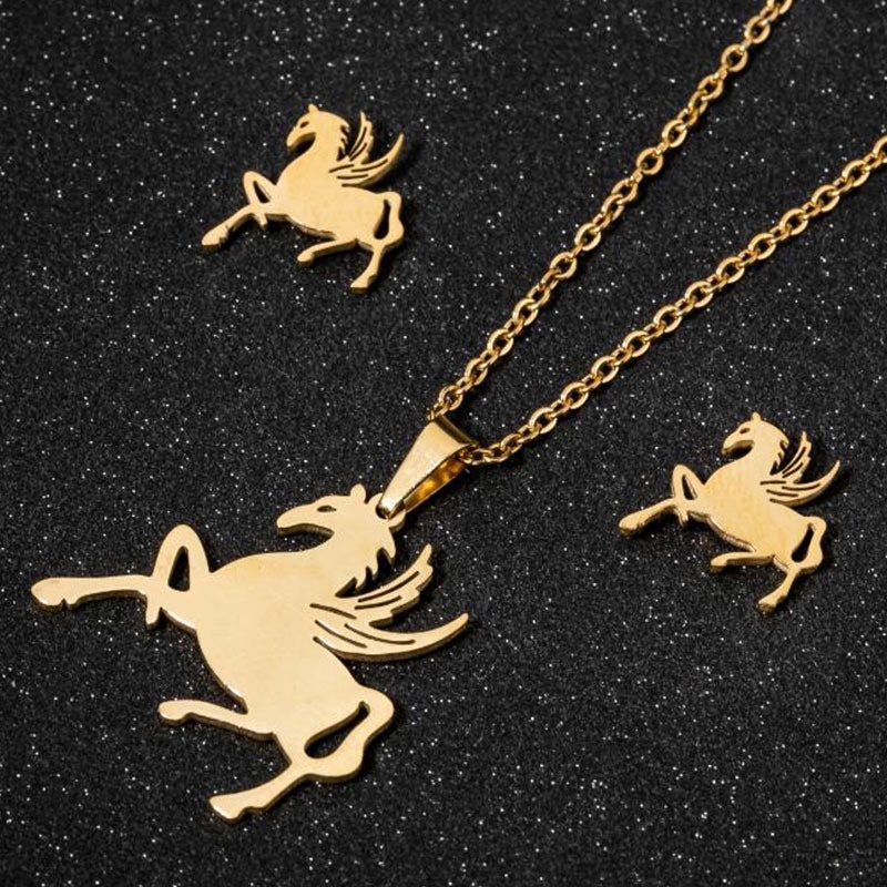 Kalung Rantai Klavikula Dengan Liontin Bentuk Kuda Pegasus Sayap Bahan stainless steel Untuk Wanita