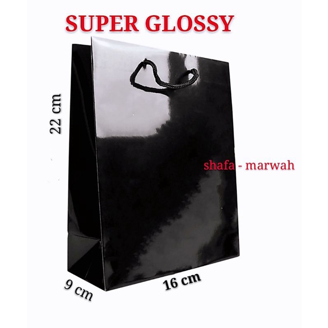 

SUPER PREMIUM PAPERBAG SUPER GLOSSY. BLACk 22 x 9 x 16 cm.