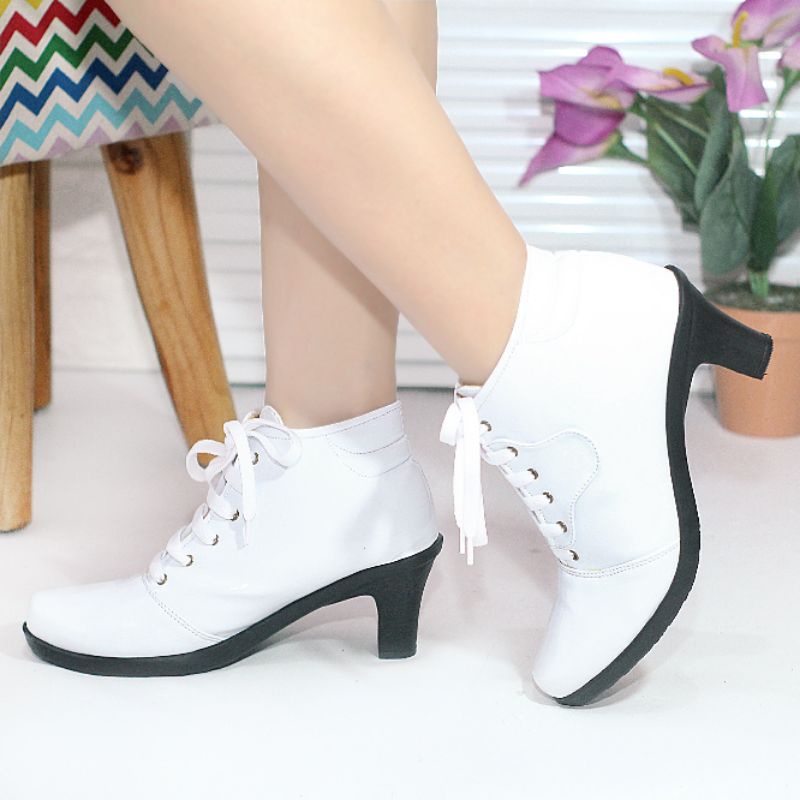 Sepatu boots tali wanita Bmr 01L