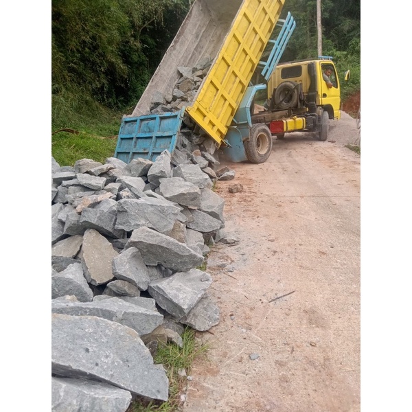 Batu pondasi / Batu Belah