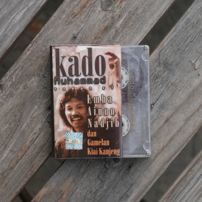 Kaset Pita Emha Ainun Nadjib & Gamelan Kiai Kanjeng ; Kado Muhammad