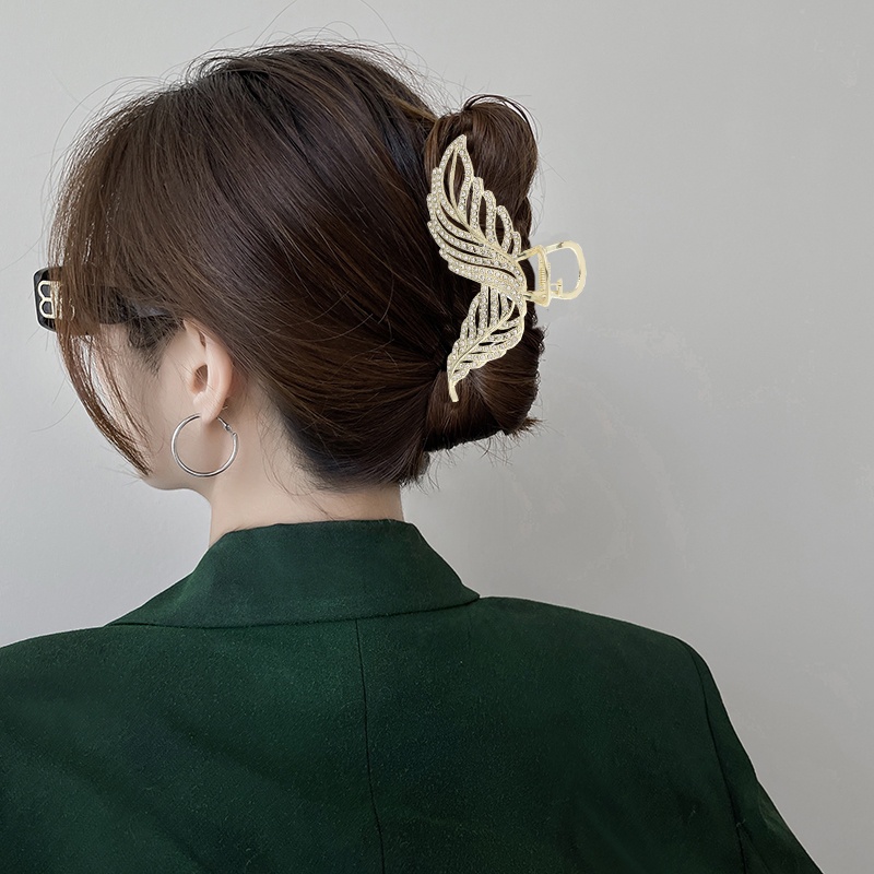 Jepit Rambut Bentuk Hiu Aksen Mutiara Dan Berlian Imitasi Bahan Alloy Gaya Korea Untuk Wanita