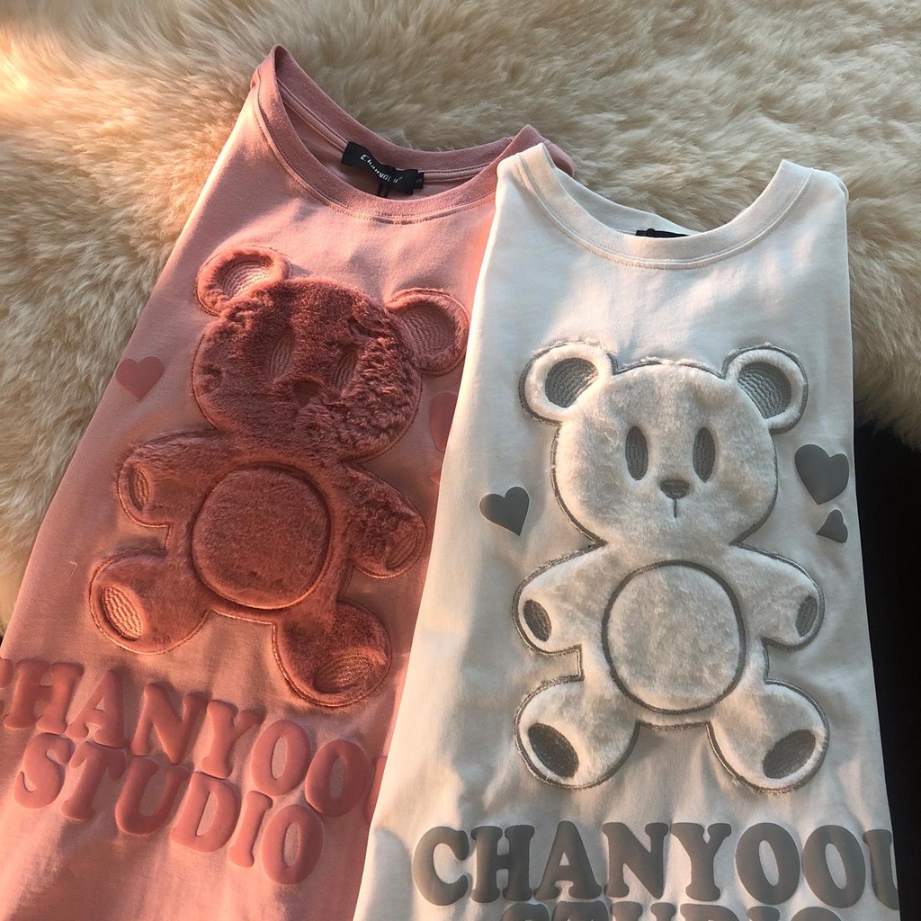 [littlecrab] Kaos Oversize Bulu Bear Chanyoou Studio T-shirt Beruang Bulu Lembut Berkualitas Soft Color Putih Pink Baju Unik Cute Tshirt With Soft Fluffy Fur Kaos Couple Unisex Korean Style