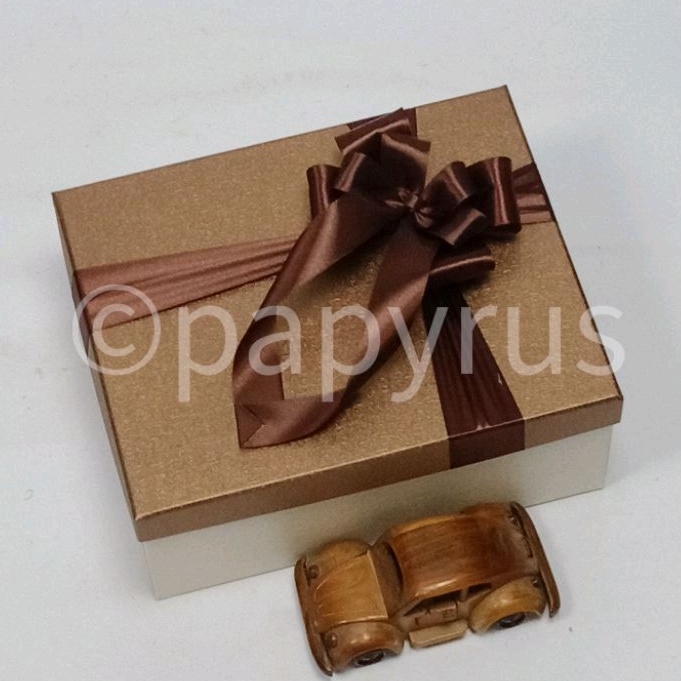 

PAPYRUS Kombinasi 20x25 Tinggi 10cm Kotak Kado Gift Box Hadiah V1