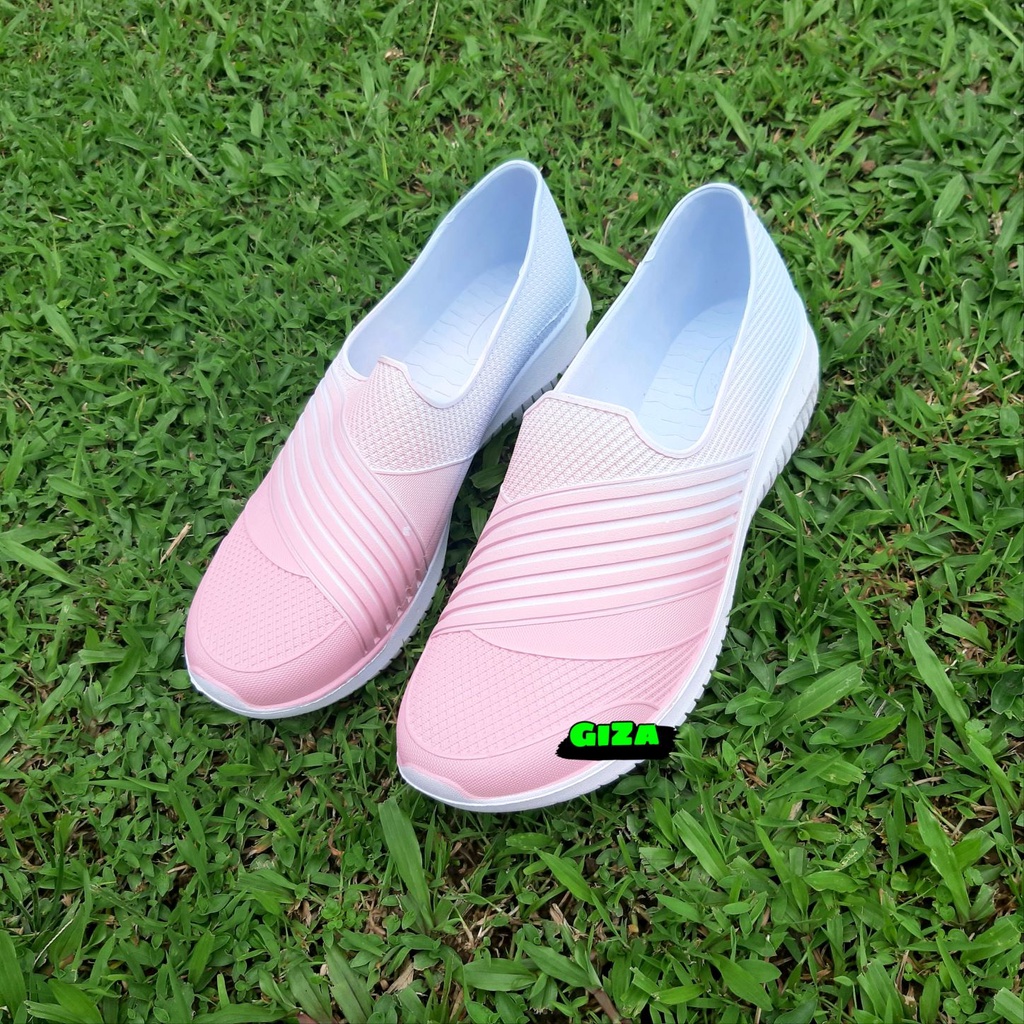 Sepatu Perempuan Bahan Karet Anti Air Sepatu Slip On Wanita Tanpa Sambungan