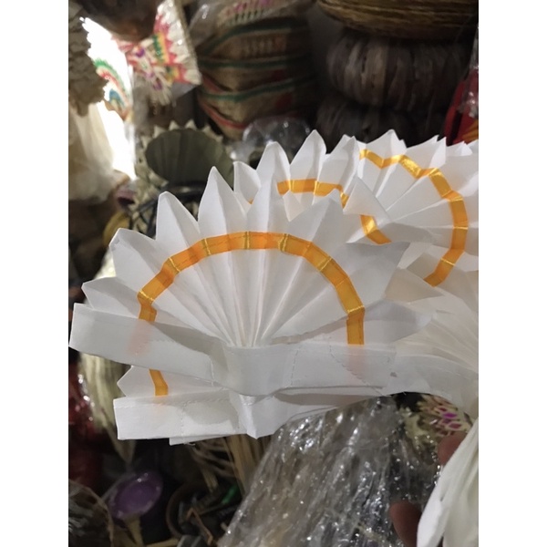 Ikat Kepala Istri Upacara Yadnya