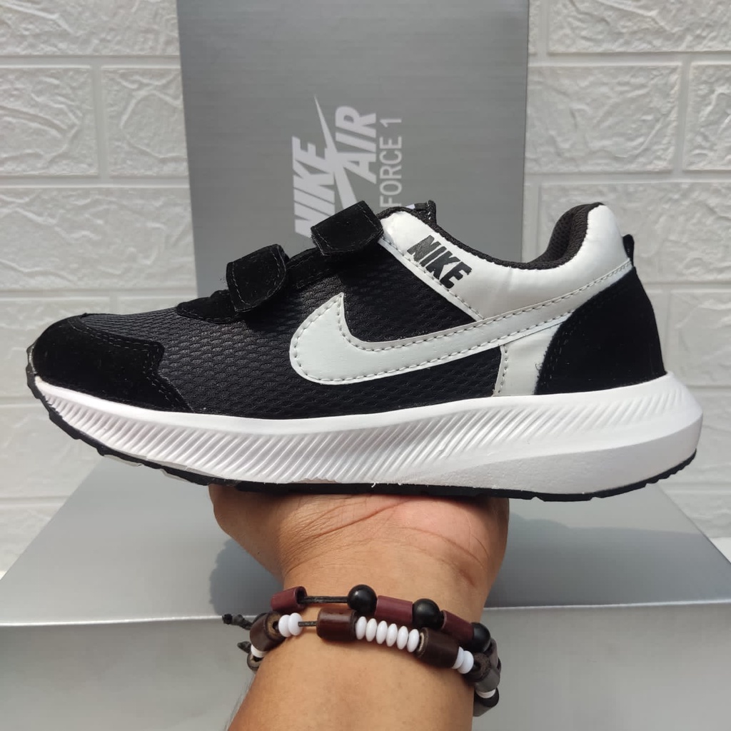 TERBARU!! Sepatu Sekolah/Kuliah/Kerja Cowo Cewe Premium NIKE VELCRO Hitam Putih