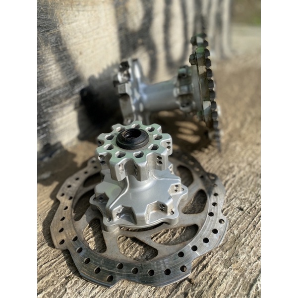 tromol crf depan belakang ori copotan motor ( barang seperti di foto )