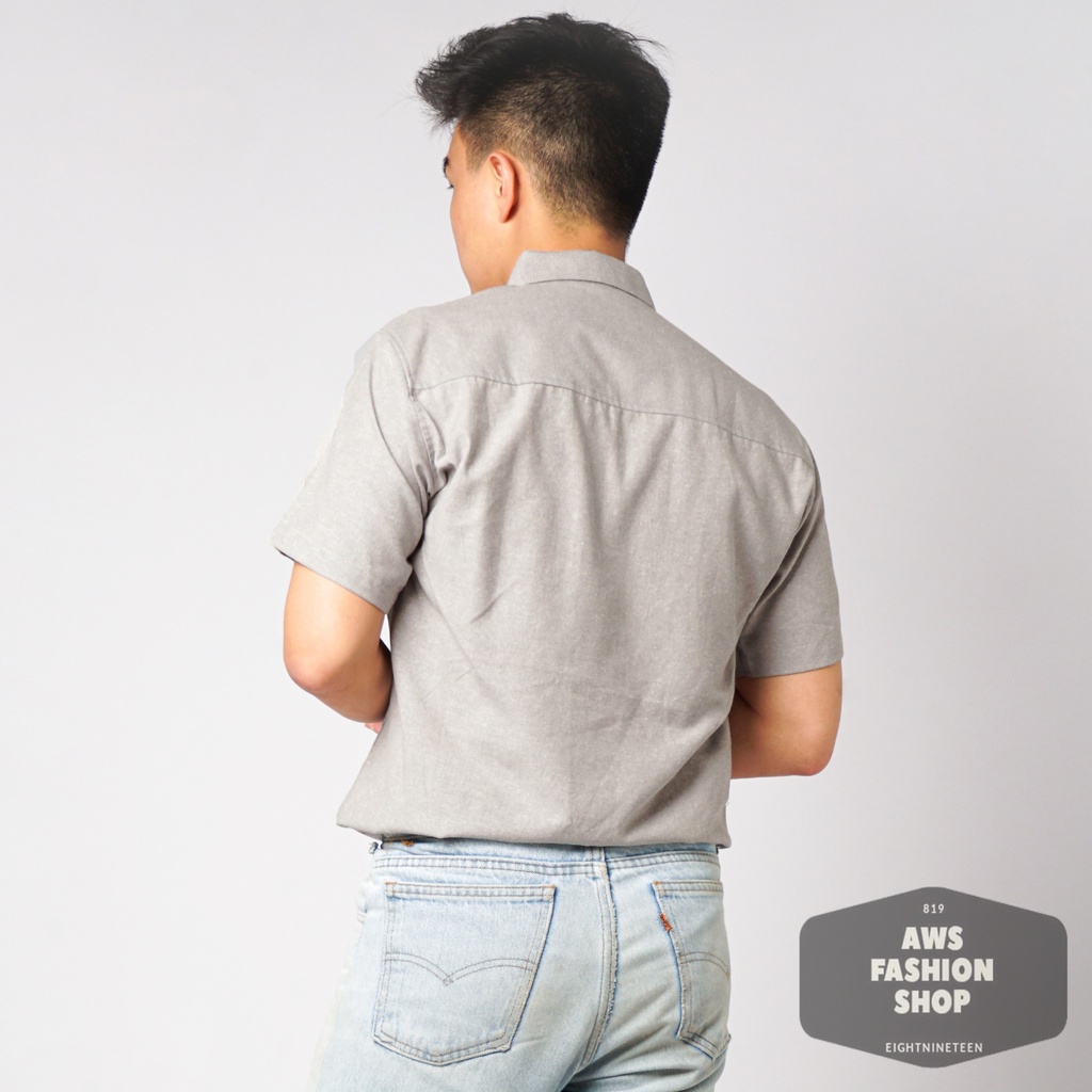 819 Kemeja Pria Lengan Pendek Polos Abu Jeans Oxford Basic SIMPLE Grey Slimfit Casual Tersedia Ready Sampai Size JUMBO BIG SIZE XXL XXXL