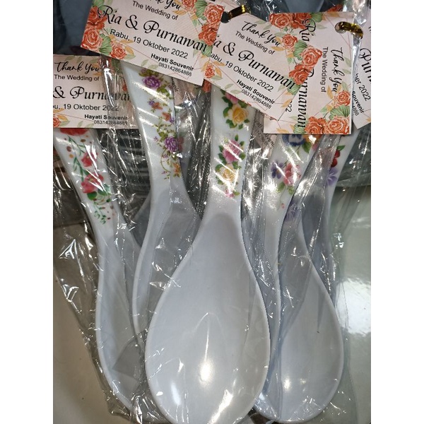 Souvenir pernikahan centong nasi melamin + kartu ucapan nama pengantin