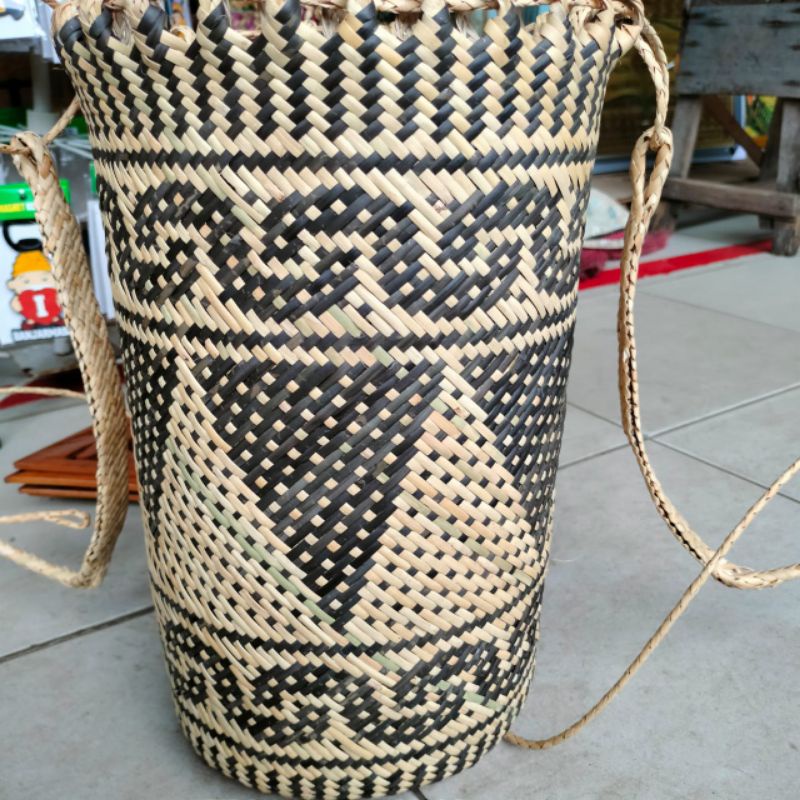 Tas Anjat / Tas Anyaman Dayak