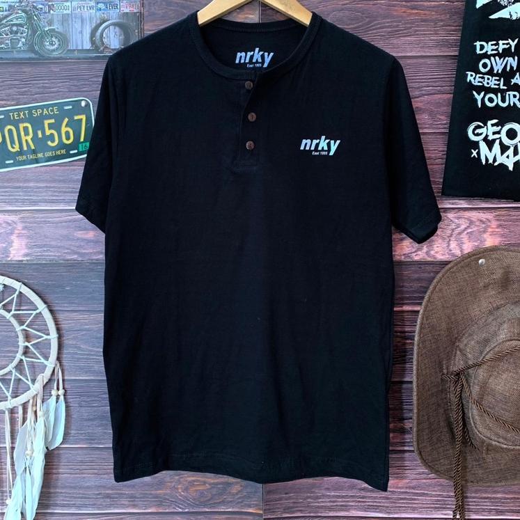 Diminati4.4 kaos distro pria kancing hidup nrky size M L xL kaos hanley kaos basic polos ★