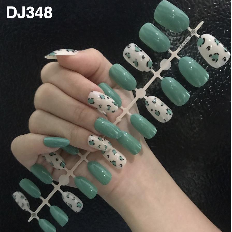 24Pcs Kuku Palsu Murah Motif DJ348 / Fake Nails Motif Gliter Glossy Nude / Nail Art Kuku Palsu