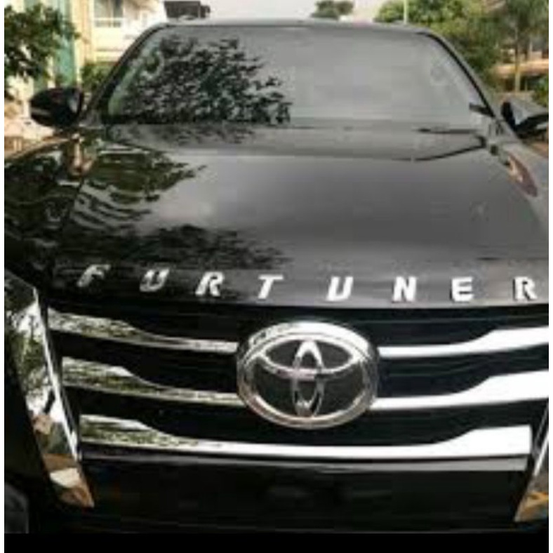 Emblem kap mesin Toyota Fortuner