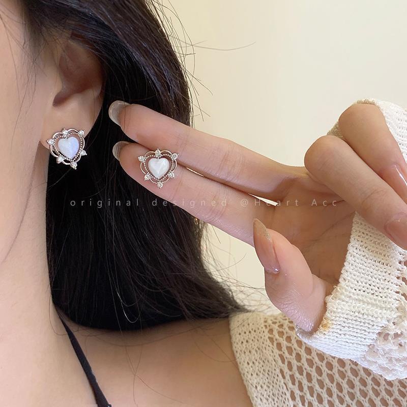 IFYOU Anting Stud Bentuk Hati Warna Silver Gaya Vintage Korea Untuk Wanita