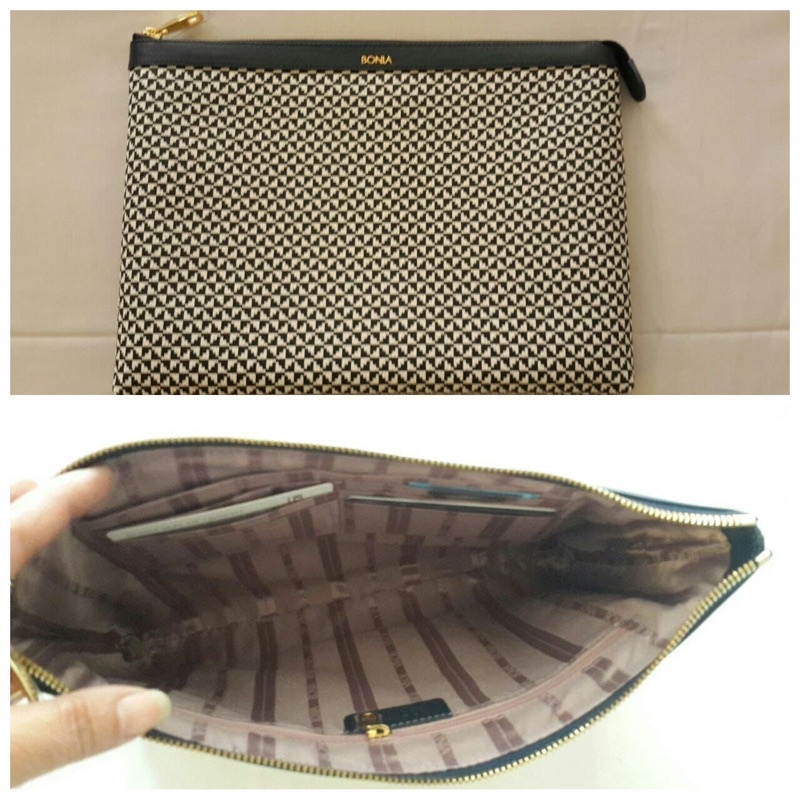 Bonia - Clutch Motif Catur Putih Biru dengan Zipper (iPad Case)