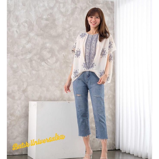 Atasan Batik Wanita. Blouse Batik putih - Snowflakes snowman