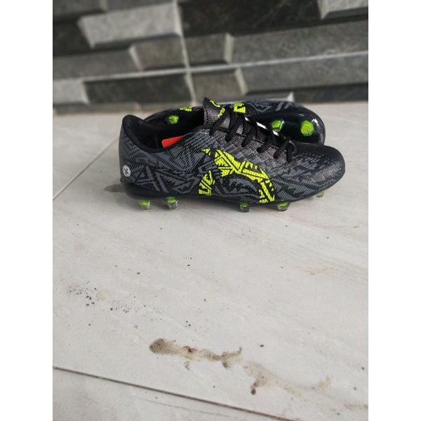 sepatu bola anak ortuseight.sepatu bola junior .sepatu bola anak terbaru.sepatu murah bola .termurah