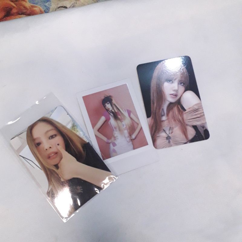 Jennie album pink ver, Lisa bene ktown, Lisa pola, Ryujin tongkat, Yuna bundle, Chaeryeong bundle||B