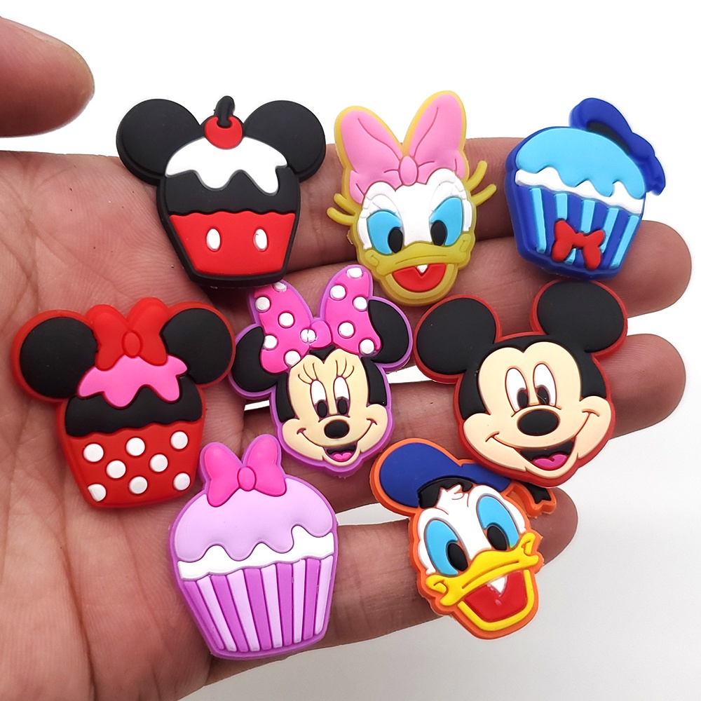 8pcs / set Gelang charms Desain disney crocs Bahan PVC Untuk Dekorasi Sepatu Taman