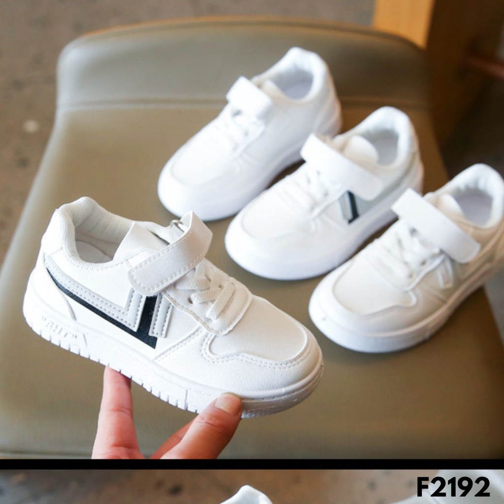 SEPATU SNEAKERS ANAKA DESAIN SIMPLE BRENDI MANTEPP POL BAHAN PU IMPORT F2192