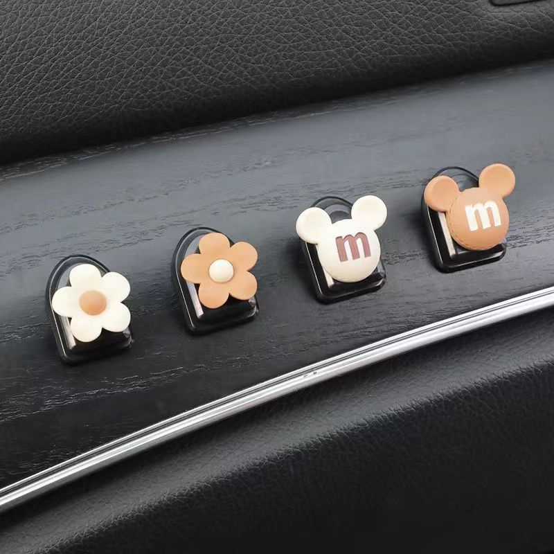 Kait Gantungan Kunci / Tas / Dompet / Kartu Model Kartun love Untuk Dekorasi interior Mobil