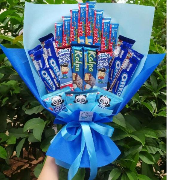 

Pro Seller--(S) BUKET SNACK BIRU CANTIK MEWAH ELEGAN HADIAH/paket/bingkisan Snack Ulang Tahun/Ultah/ Wisuda/Kado/Hadiah