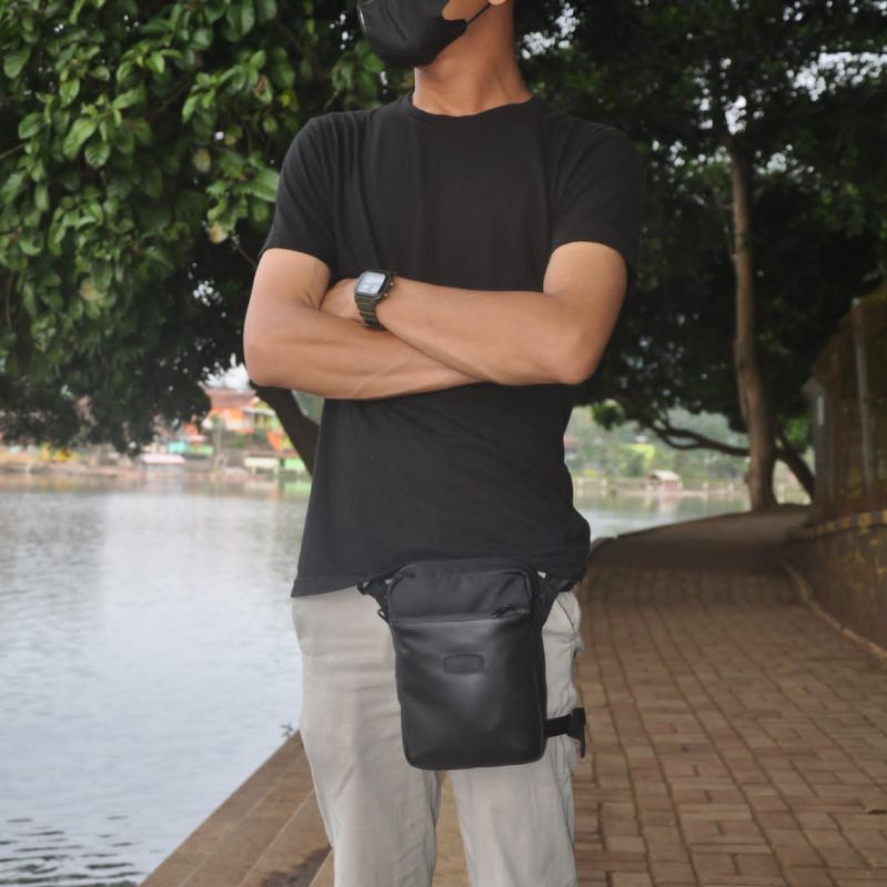 Tas Paha Selempang pria premium Anti Air warna hitam labbio MAX R1