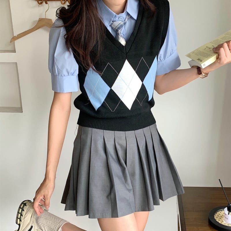 pojoksweater.id - Korean Vest Three Shadow V Neck Kualitas Terbaik Pojok Sweater