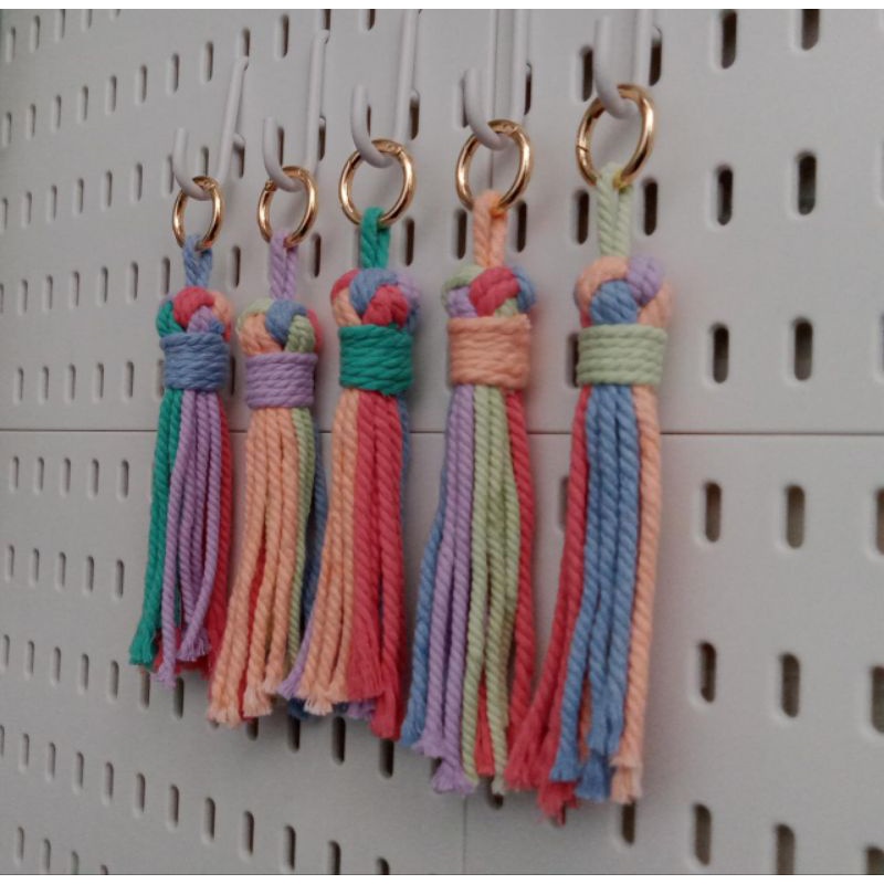 TUSSEL MACRAME/ BAGCHARM MACRAME / KEYCHAIN/ GANTUNGAN TÀS/ GANTUNGAN HIASAN