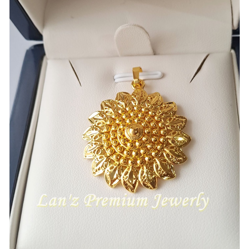 Liontin Besar Emas Kendari Bunga Matahari Titanium 24K (Emas)