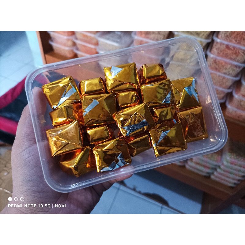 

COKLAT PIRAMID CRISPY