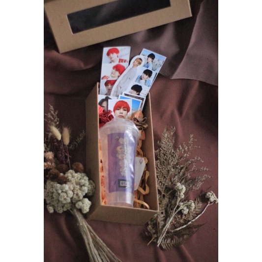 

Hampers Gift Box Kpop Type Emerald