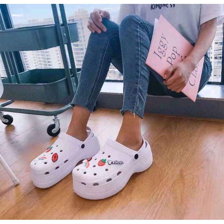 Aksesoris Jibbitz Charm Kartun Gesper Sepatu Sandal Pin Charms Motif Mainan Lucu Baru PVC Lubang Karakter Unik Terbaru Viral