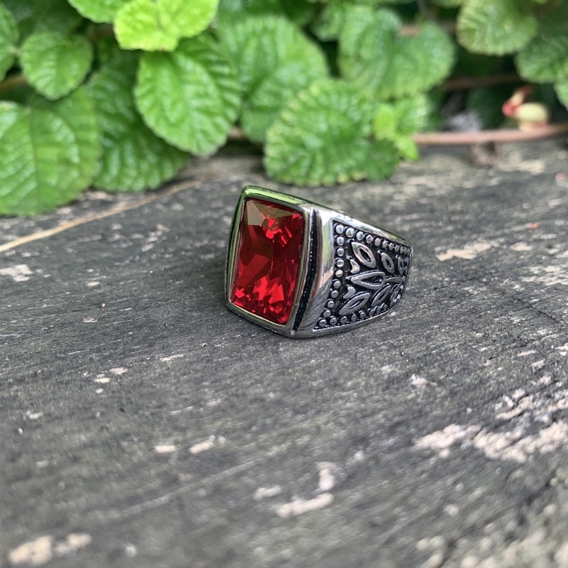 Cincin Batu Red Rubi Cutting Ring Titanium Motif Daun Retro High Quality