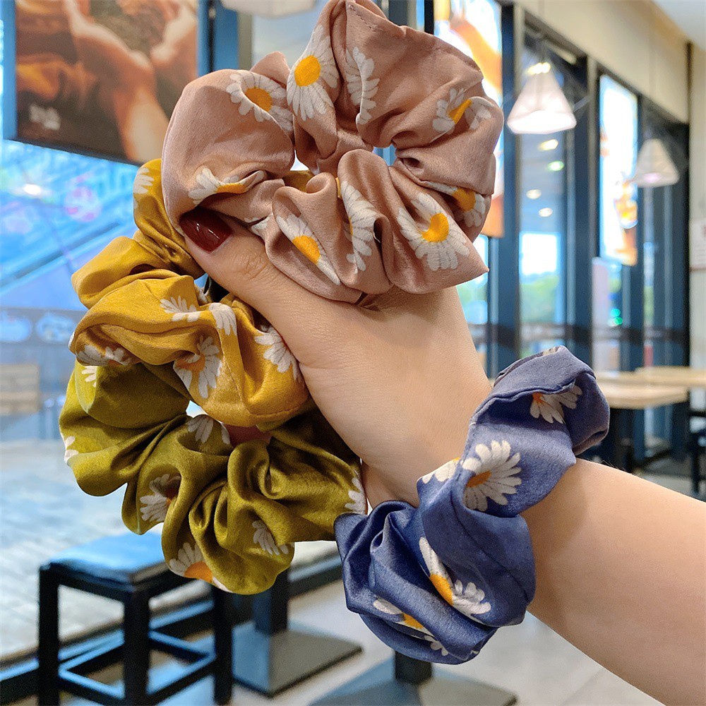 Scrunchie Scrunchies Srunchie Scrunchi Scunchie Scruncie Crunchies Skranci Scranci Scranci Cempolan Cepol Cepolan Ikat Iket Iketan Ikatan Tali Kuncir Koencir Rambut Korea Satin Cepol Hijab Lucu Karet Lucu By Z4h_Ra